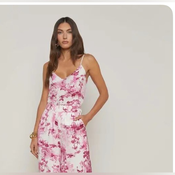 white rhino Tops - ASH MYSTERY- NWT Satin Floral Cami